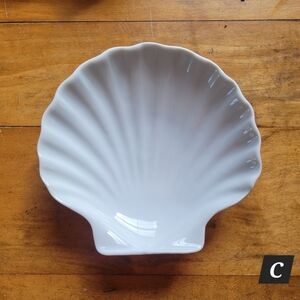 DANSK, VINTAGE, WHITE CERAMIC CLAM SHELL DISH C
